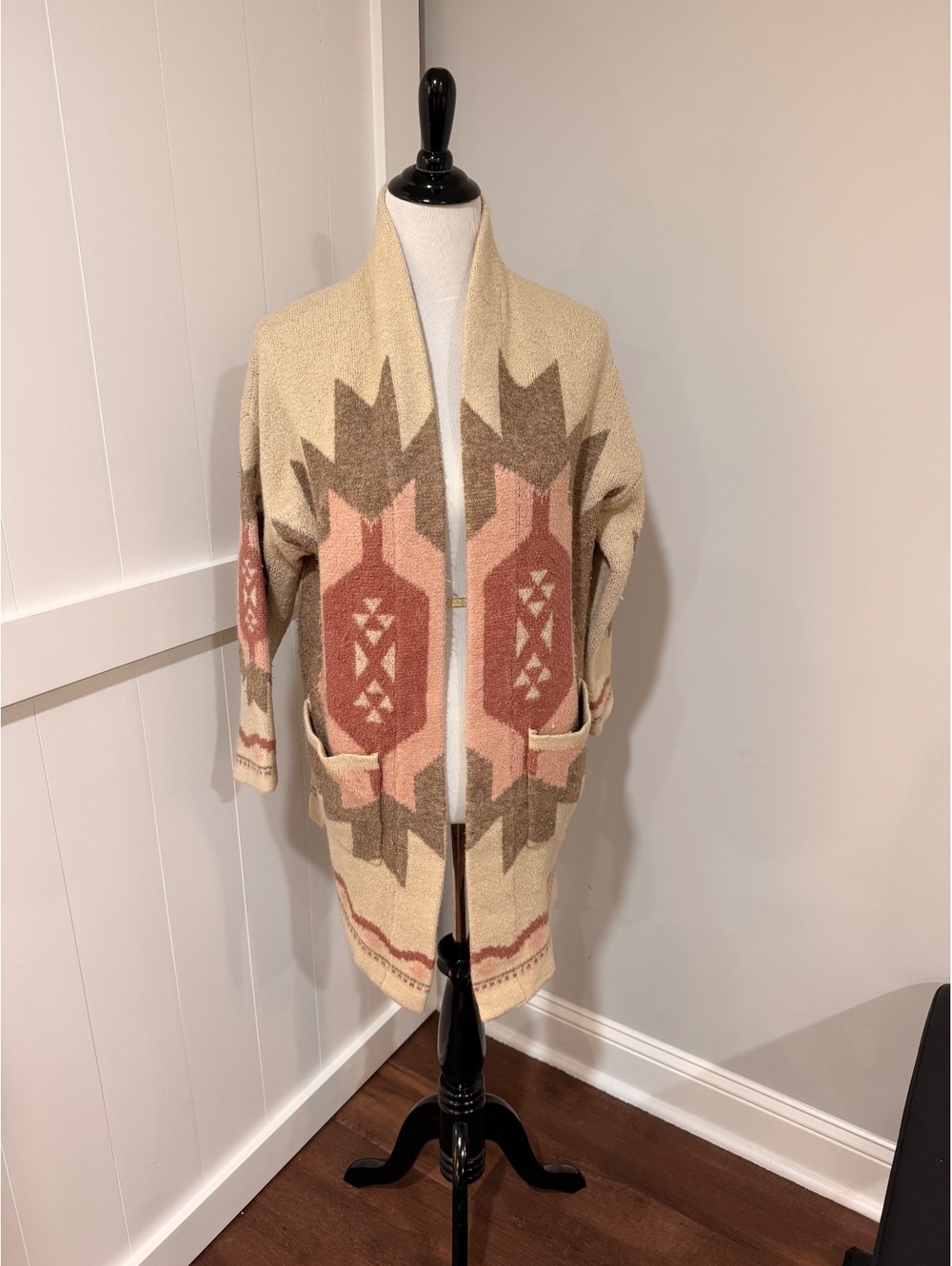 Sweet Claire Women's Beige Geometric Pattern Knit Cardigan